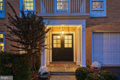 706 Blueberry Hill Rd, MCLEAN, VA, 22101-1809 | Card Image