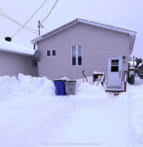 {{alt}} | Card Image