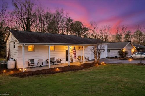 524 Mark Ln, North Wilkesboro, NC, 28659-4608 | Card Image
