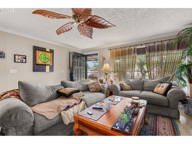 270 Se Robin Way, House other with 3 bedrooms, 2 bathrooms and 2 parking in Gresham OR | Image 6