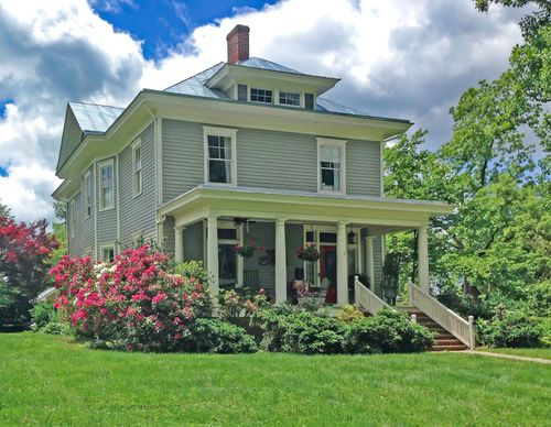 4 White St, Lexington, VA, 24450-1910 | Card Image