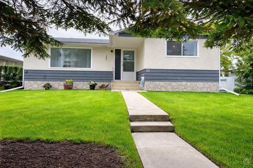 32 Beaver Drive, Whitecourt, AB, T7S1G4 | Card Image