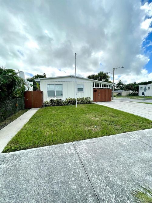 a-640 54th St, West Palm Beach, FL, 33407-2636 | Card Image