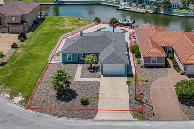 1074 Bay Street, House other with 3 bedrooms, 2 bathrooms and null parking in Aransas Pass TX | Image 2