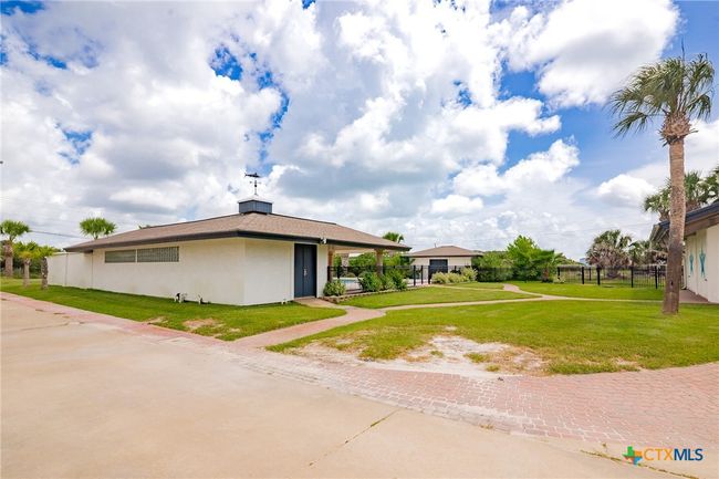 2133 W Maple St, House other with 4 bedrooms, 5 bathrooms and null parking in Port O Connor TX | Image 39