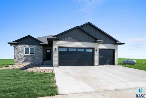 1403 Castle St Street, Larchwood, IA, 51241 | Card Image