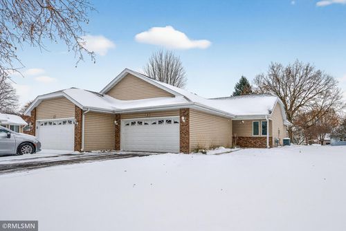 9 Oak Leaf Ln, Circle Pines, MN, 55014-1748 | Card Image