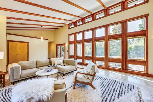 7870 Ne Koura Farm Dr, Bainbridge Island, WA, 98110-1513 | Card Image