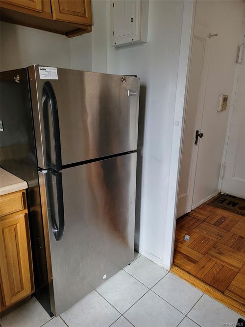 4e-2220 E Tremont Avenue, New York, NY, 10462 | Card Image
