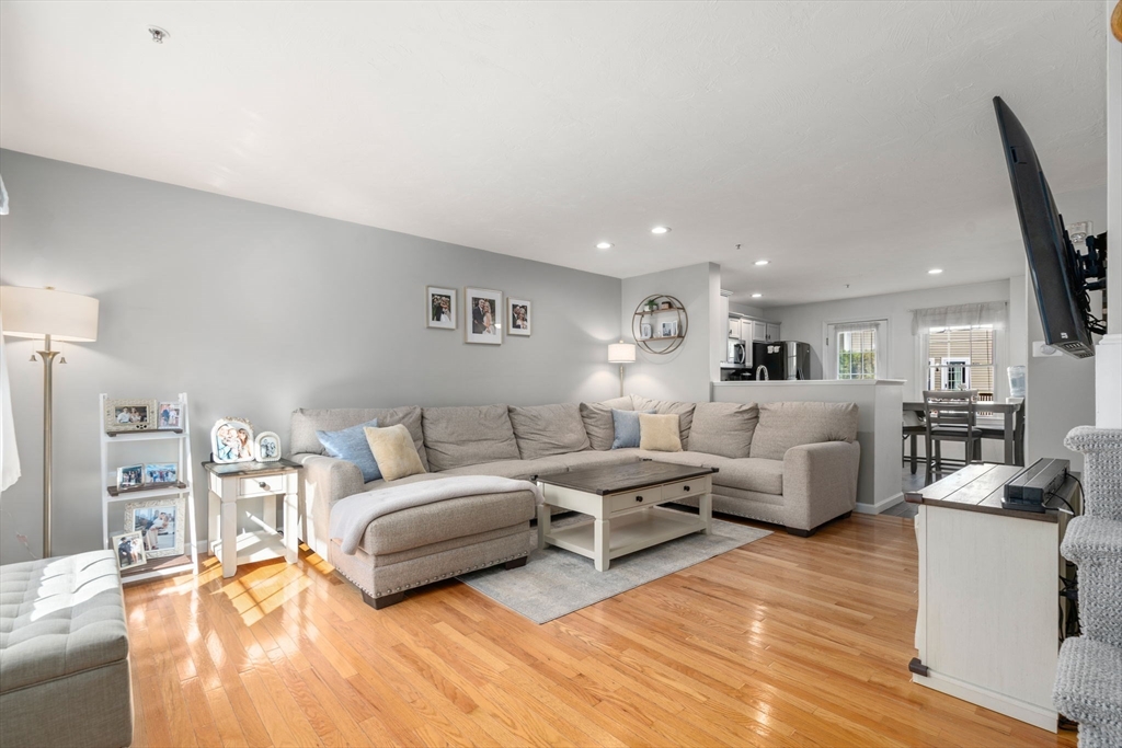 Boxberry Ln, Rockland, MA 02370