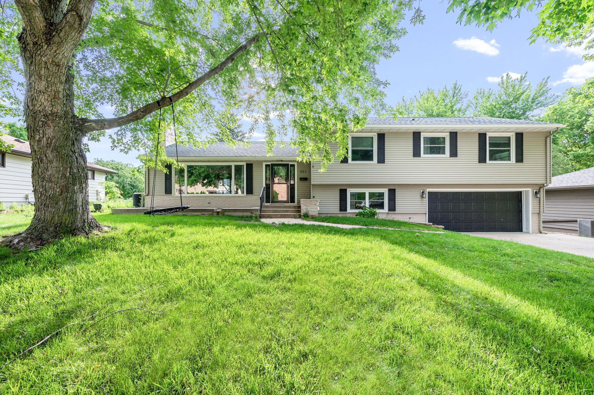 Hampton St, Fairmont, MN 56031