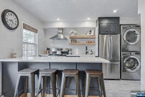 40 Wedgewood Dr, Verona, NJ, 07044-4126 | Card Image