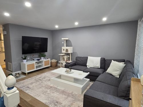 6-6 Corey Colonial, Agawam, MA, 01001-2725 | Card Image