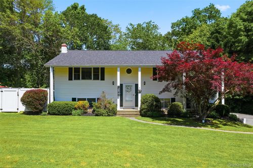 22 Kendell Dr, Wappingers Falls, NY, 12590-4332 | Card Image