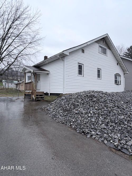 5361 E Pleasant Valley Blvd, Tyrone, PA, 16686-8549 | Card Image