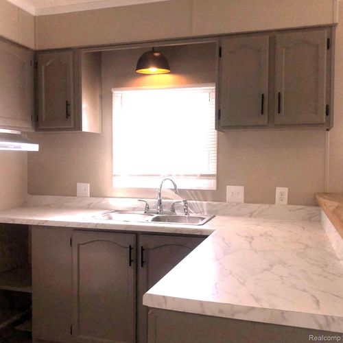 107 Pine Dr, Jonesville, MI, 49250-9450 | Card Image