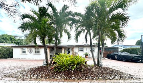 0-660 W 70th Pl, Hialeah, FL, 33014-4821 | Card Image
