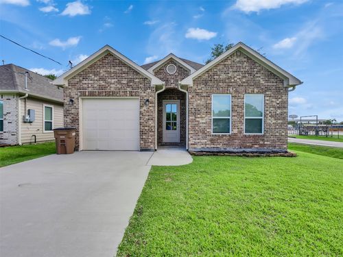 4102 Hill Ave, Dickinson, TX, 77539-5239 | Card Image