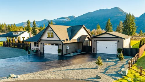 7420 Windsong Ln, Sedro Woolley, WA, 98284-9108 | Card Image