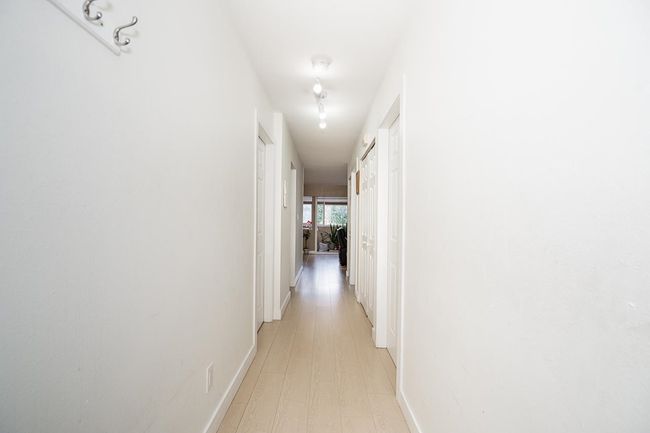 5588 Broadway, Townhouse with 2 bedrooms, 1 bathrooms and 1 parking in Burnaby BC | Image 5
