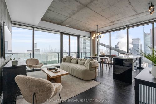 4002-224 King St W, Toronto, ON, M5V1H8 | Card Image