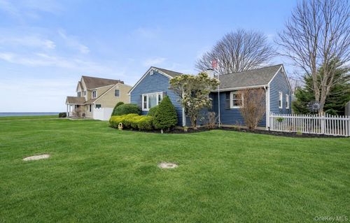 310 Candee Ave, Sayville, NY, 11782-3029 | Card Image
