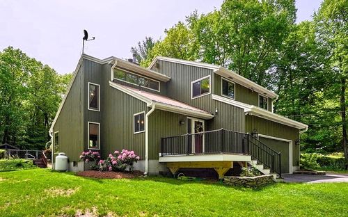 174 Cedar St, Sturbridge, MA, 01566-1358 | Card Image
