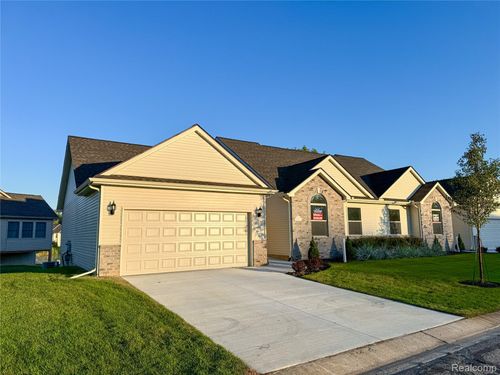 5389 Swan Dr, Burton, MI, 48509-1337 | Card Image