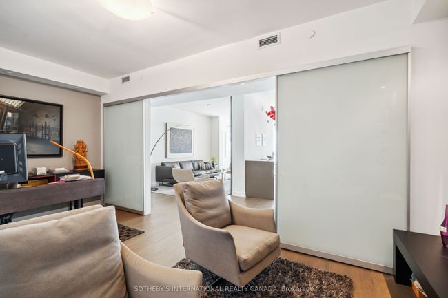 6805 - 1 Bloor St E, Condo with 3 bedrooms, 3 bathrooms and 2 parking in Toronto ON | Image 18