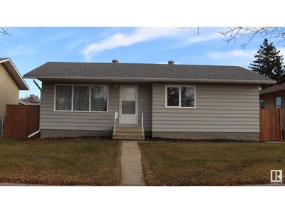 4813 64 St, House other with 3 bedrooms, 2 bathrooms and 3 parking in Camrose AB | Image 1