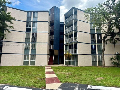 apt-a211-7165 Nw 186th St, Hialeah, FL, 33015-8393 | Card Image