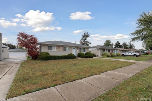 8457 Potomac, Center Line, MI, 48015-1623 | Card Image