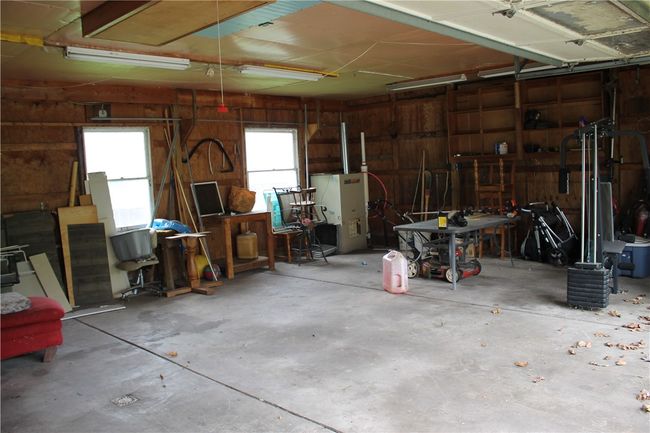 812 5 Th St, House other with 2 bedrooms, 1 bathrooms and 2 parking in Rochester PA | Image 10