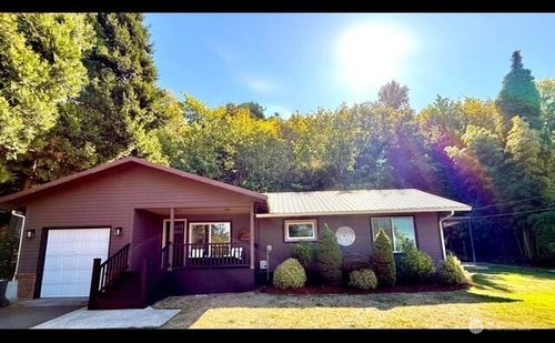 5630 Meeker Dr, Kalama, WA, 98625-9439 | Card Image