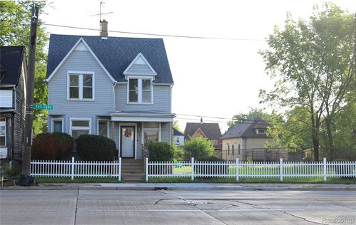 5738 Van Dyke St, Detroit, MI, 48213-2444 | Card Image