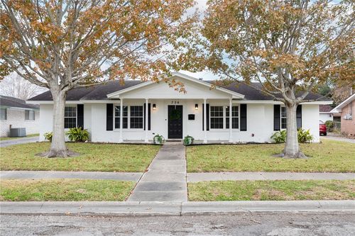 726 Meadowbrook Dr, Corpus Christi, TX, 78412-3021 | Card Image