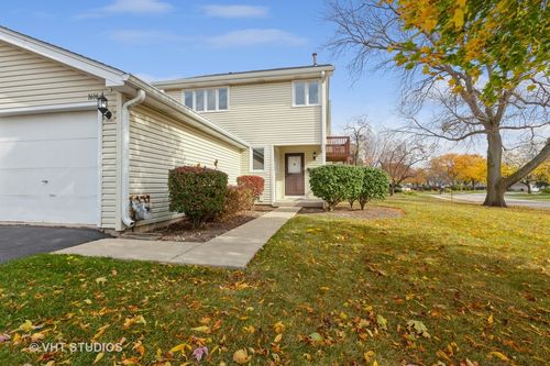 1616 Prestwick Dr, Naperville, IL, 60563-8701 | Card Image