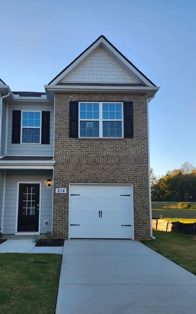 214 Dale Mires Lane, Townhouse with 3 bedrooms, 2 bathrooms and 2 parking in Baxter TN | Image 1