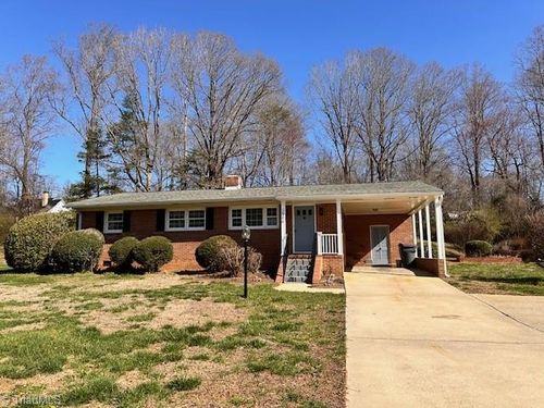 1546 W Harrison St, Reidsville, NC, 27320-8804 | Card Image