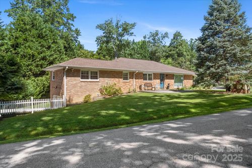 441 Hillcrest Cir, Hendersonville, NC, 28792-3010 | Card Image