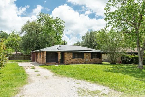 108 Avenue E, Brazoria, TX, 77422-8546 | Card Image