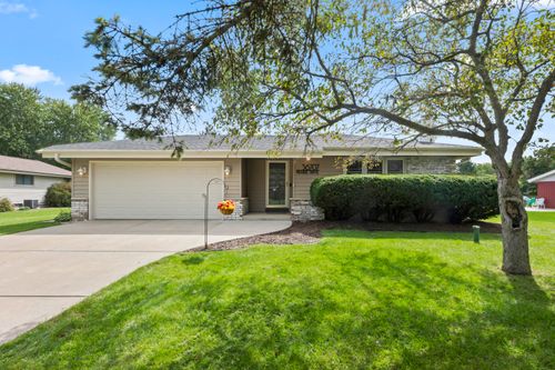36707 Prairie Dr, Summit, WI, 53066-9440 | Card Image