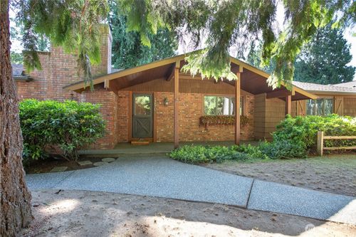 450 Wood Creek Dr, Lynden, WA, 98264-1110 | Card Image