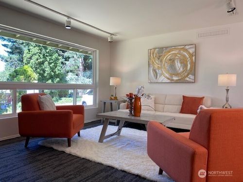 4117 Ne 107th St, Seattle, WA, 98125-7929 | Card Image