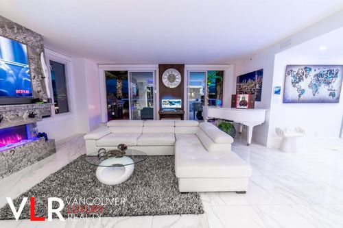 ph-199 Drake St, Vancouver, BC, V6Z2T9 | Card Image