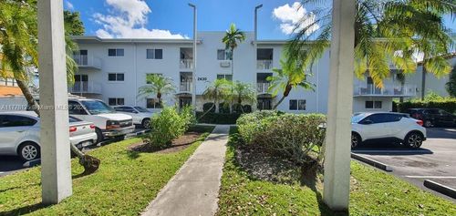 apt-304-2430 Ne 135th St, North Miami, FL, 33181-3571 | Card Image
