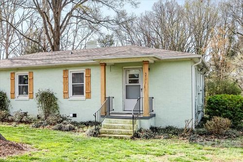 5711 Oak Drive, Charlotte, NC, 28216 | Card Image