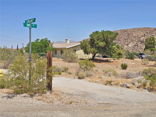 32274 Carnelian Rd, Lucerne Valley, CA, 92356-8573 | Card Image