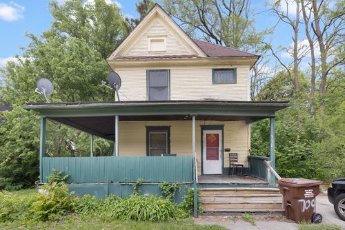 938 Woodlawn Ave, Rockford, IL, 61103-6060 | Card Image