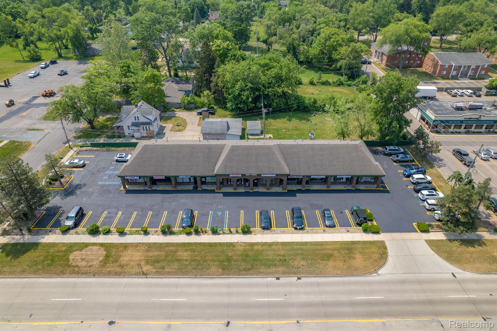 Commercial Lease in Livonia